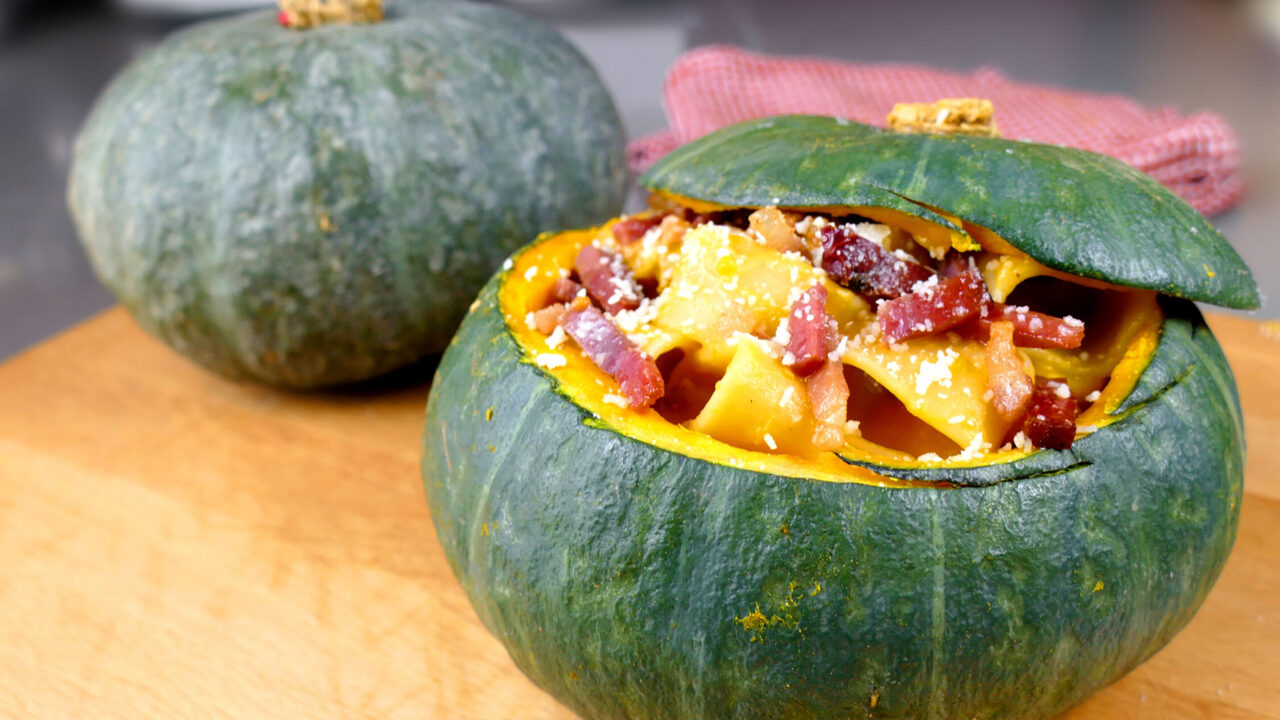L’Incantesimo di Halloween: Pasta Cremosa nella Zucca